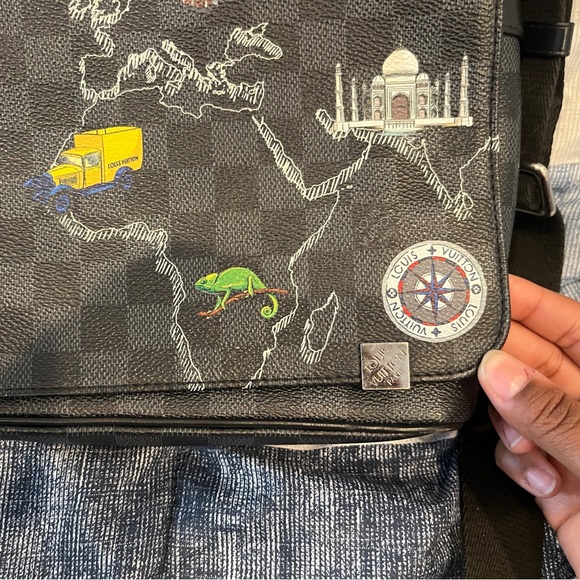 Louis Vuitton Damier Graphite World Map District PM - Picture 5 of 5
